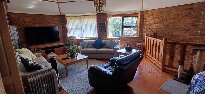 5 Bedroom Property for Sale in Sandbaai Western Cape